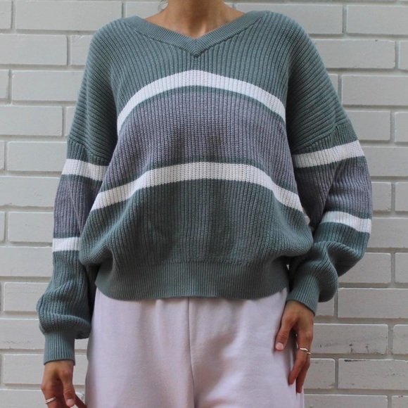 TNA Aritzia Oversized Beacon Knitted Sweater - Picture 8 of 8